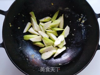 丝瓜炒鸡蛋的做法步骤：6