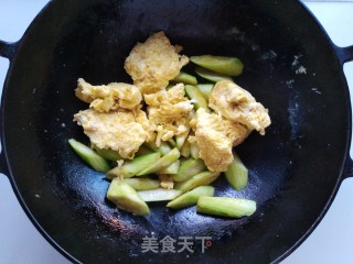 丝瓜炒鸡蛋的做法步骤：7