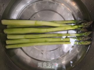 芦笋肉末的做法步骤：2