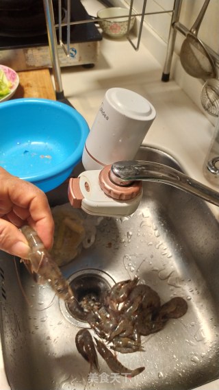 虾仁炒西芹的做法步骤：1