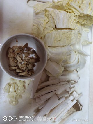 杏鲍菇炒大白菜的做法步骤：1