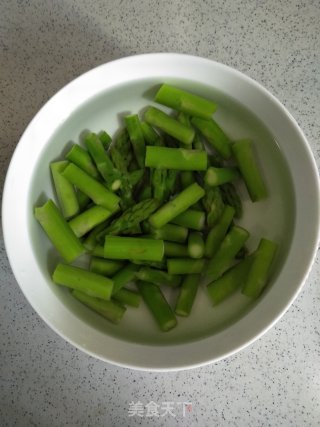 茶树菇炒芦笋的做法步骤：5
