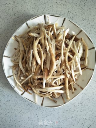茶树菇炒芦笋的做法步骤：7
