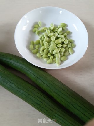 丝瓜烧毛豆的做法步骤：1