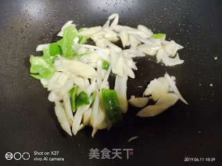 嫩姜圣女果炒牛肉的做法步骤：4