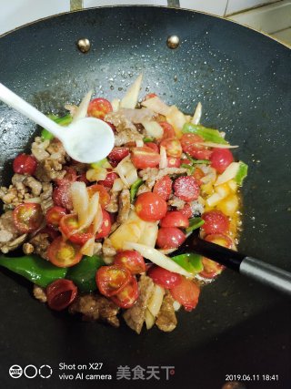 嫩姜圣女果炒牛肉的做法步骤：8