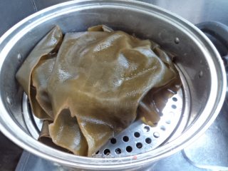 海带拌瓜皮的做法步骤：2