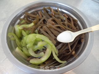 海带拌瓜皮的做法步骤：6