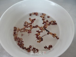 麻辣鸡丝的做法步骤：1