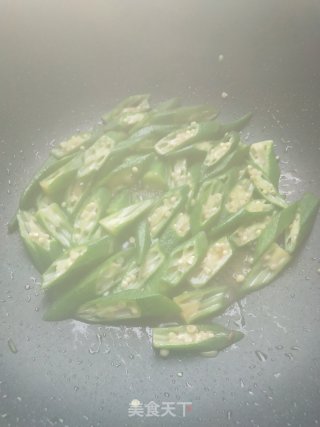 清炒秋葵的做法步骤：4