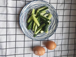 鸡蛋炒黄瓜的做法步骤：1