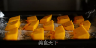 莎吉亚减肥食谱之-虾仁烤南瓜蔬菜沙拉的做法步骤：1