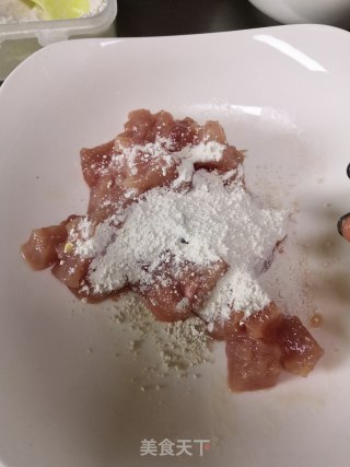 菠萝咕咾肉的做法步骤：2