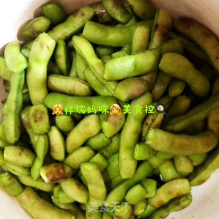 ????‍????仙草烹饪????cooking????‍????：佐酒小食之盐水煮毛豆????的做法步骤：1