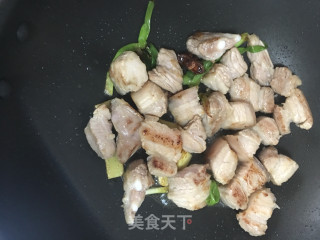 五花肉烧豇豆的做法步骤：3