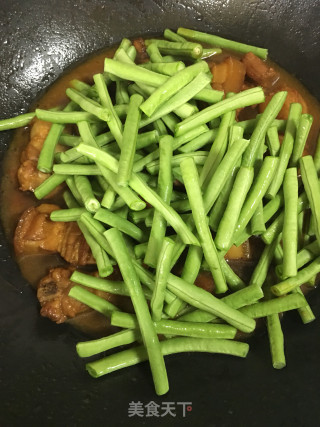 五花肉烧豇豆的做法步骤：5