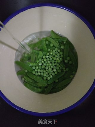 荷兰豆炒豌豆的做法步骤：2
