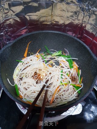 三丝炒珍珠米粉的做法步骤：5