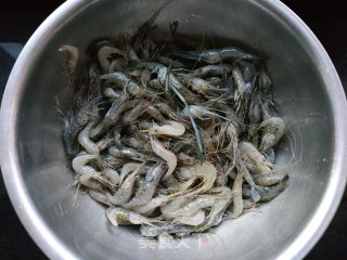 椒盐河虾的做法步骤：1