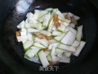咸肉烧蒲瓜的做法步骤：4