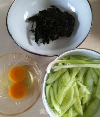 黄瓜紫菜蛋汤的做法步骤：2