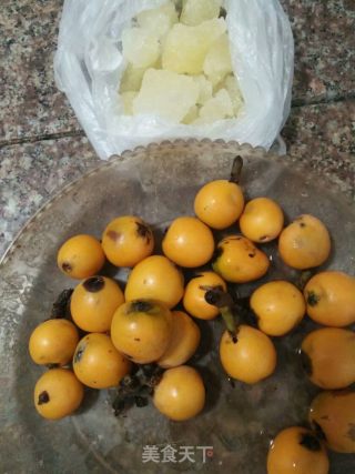 枇杷冰糖水的做法步骤：1