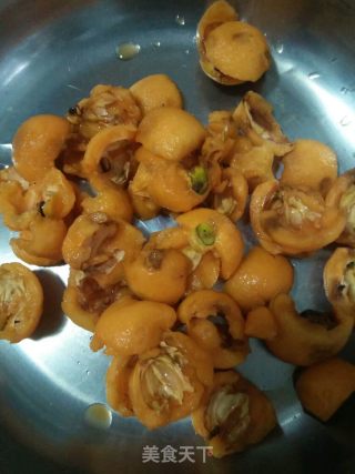 枇杷冰糖水的做法步骤：2