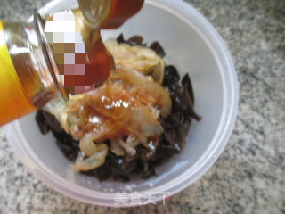 海蜇丝拌黑木耳的做法步骤：8