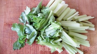 私房秘制泡椒肉丝的做法步骤：4