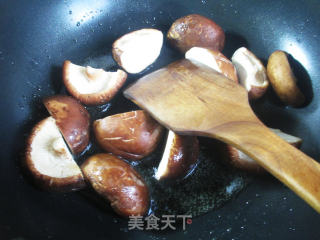 香菇烧千张结的做法步骤：4