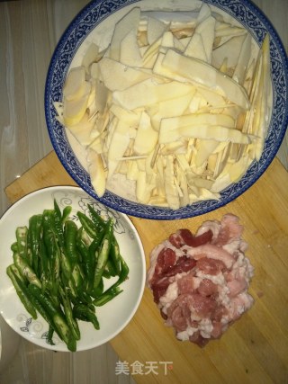 夏笋炒肉的做法步骤：2