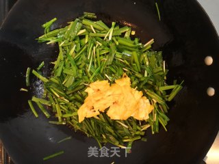 韭菜炒鸡蛋的做法步骤：8