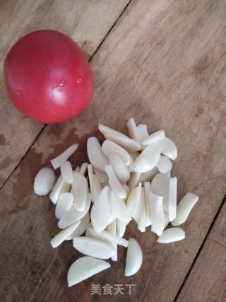西红柿疙瘩汤的做法步骤：2