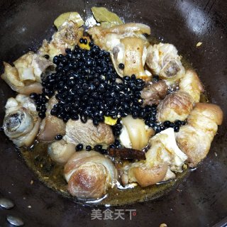 黑豆炖猪蹄的做法步骤：10
