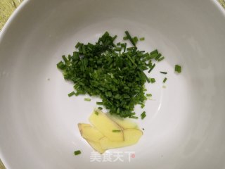 鲫鱼粉皮汤的做法步骤：2