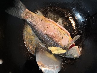 鲫鱼粉皮汤的做法步骤：8