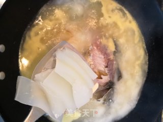 鲫鱼粉皮汤的做法步骤：11