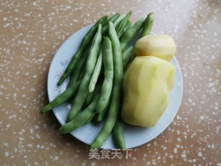 豆角炒土豆丝的做法步骤：1