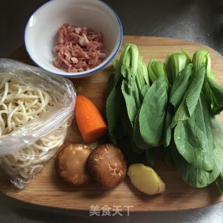 香菇青菜炒面的做法步骤：1