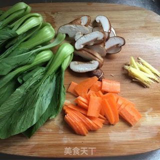 香菇青菜炒面的做法步骤：2