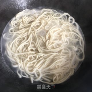 香菇青菜炒面的做法步骤：3