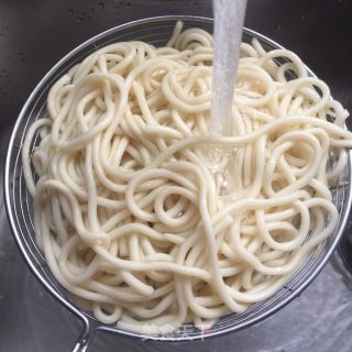 香菇青菜炒面的做法步骤：4