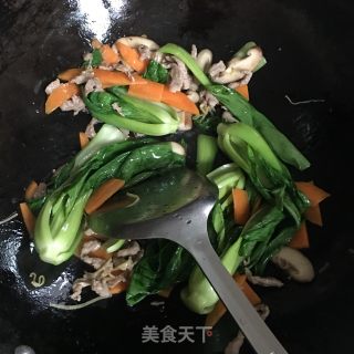 香菇青菜炒面的做法步骤：10