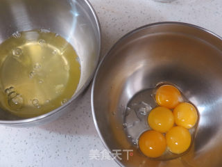金灿灿黄澄澄滴~【南瓜戚风蛋糕】的做法步骤：2