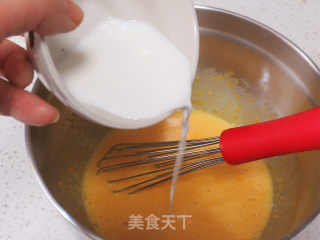 金灿灿黄澄澄滴~【南瓜戚风蛋糕】的做法步骤：7