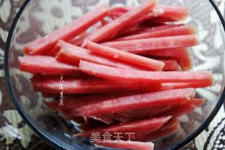 刺五加叶炒里脊肉的做法步骤：1