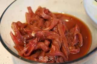刺五加叶炒里脊肉的做法步骤：2