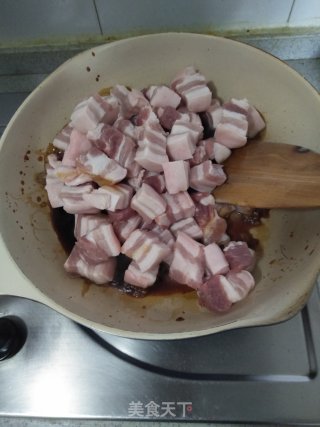 家常油焖五花肉的做法步骤：4