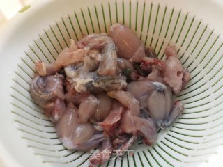 三杯田鸡的做法步骤：1