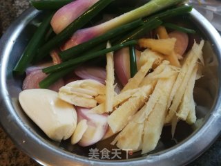 三杯田鸡的做法步骤：2